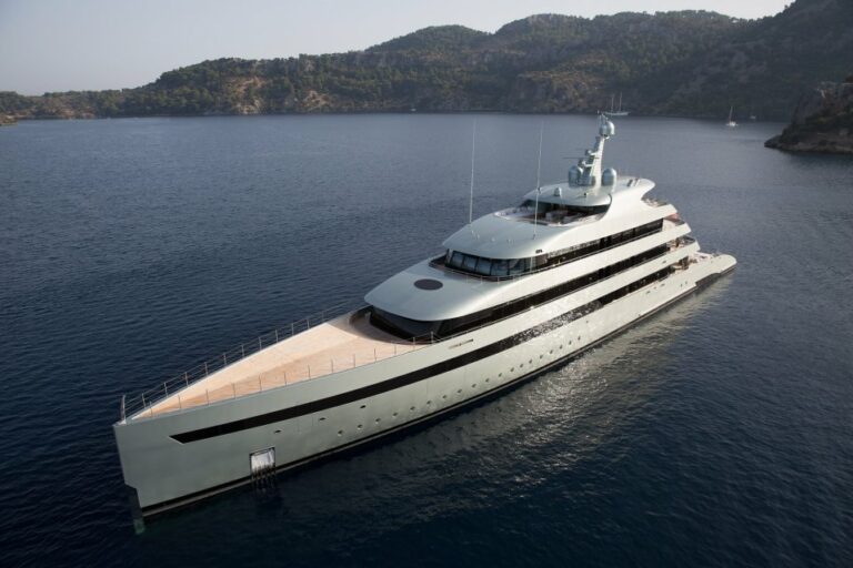 yacht charter raja ampat